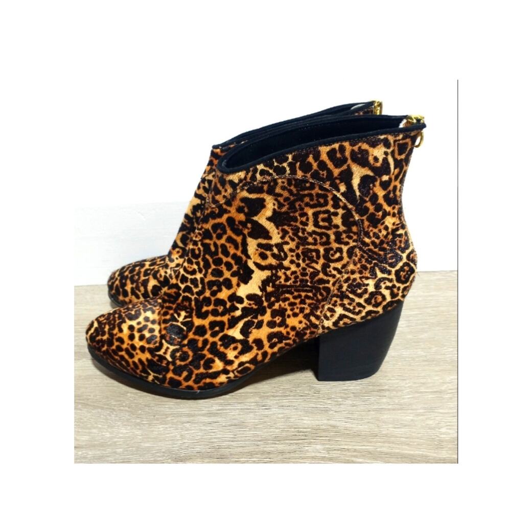 Cynthia Vincent Dane Leopard Ankle Boots with gold zippers Size 8